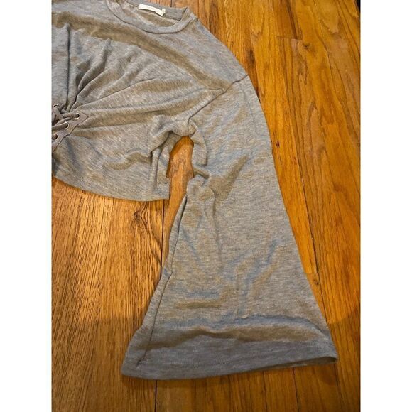 Lush women's grey flared sleeve with corset tie bottom pullover sweater size XS - Picture 2 of 7